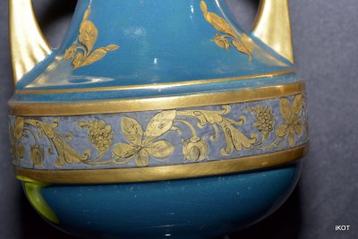 антикварные парные вазы "Голубой оралин"