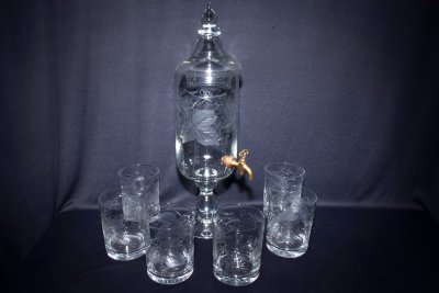Fountain for whisky with six glasses