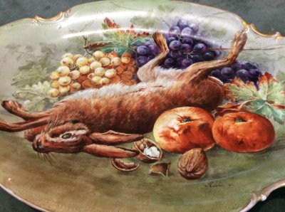 Лимож. Фарфоровое блюдо «Кролик с виноградом»
