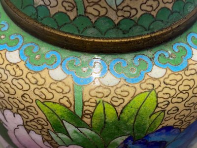 Парные вазы "Бабочка в цветах" Китай
