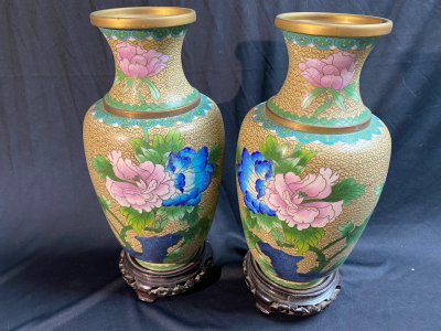 Pair of vases "Papillon in flowers "
