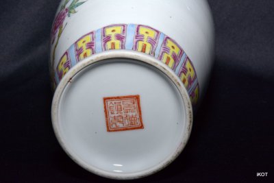 antique Chinese vase "Bench with parrot" Jingdezhen