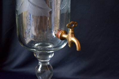 Fountain for whisky with six glasses